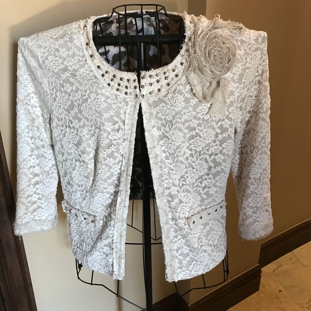 Alberto makali cream cropped jacket.